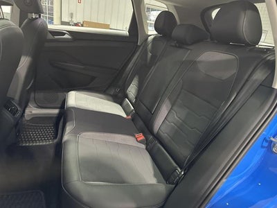 2025 Volkswagen Taos SE Black