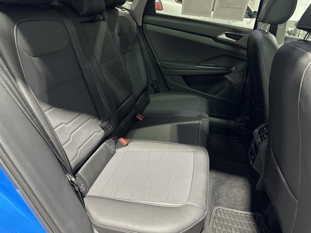 2025 Volkswagen Taos SE Black