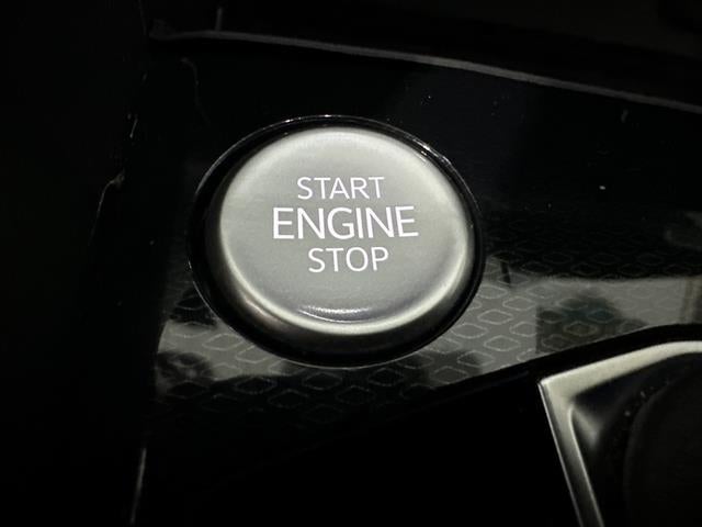 2025 Volkswagen Taos SE Black