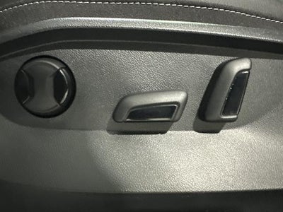 2025 Volkswagen Taos SE Black