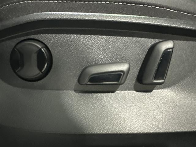 2025 Volkswagen Taos SE Black