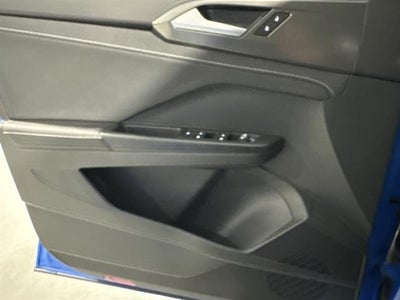 2025 Volkswagen Taos SE Black