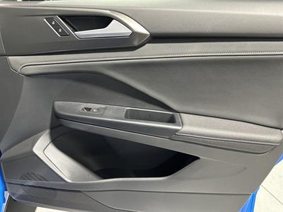 2025 Volkswagen Taos SE Black