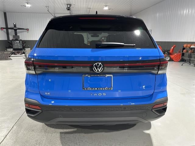 2025 Volkswagen Taos SE Black