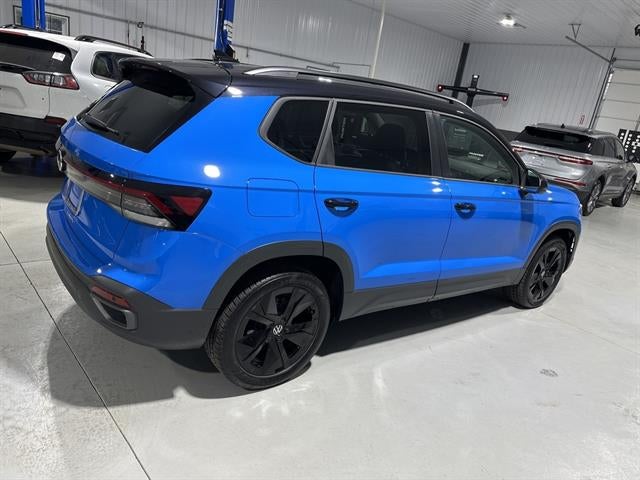 2025 Volkswagen Taos SE Black