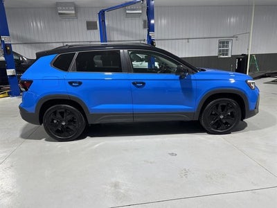 2025 Volkswagen Taos SE Black