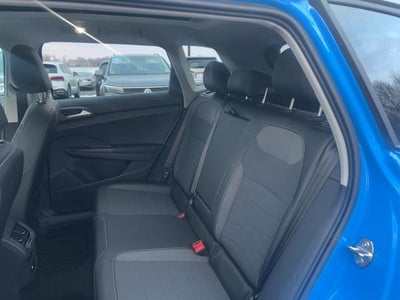 2025 Volkswagen Taos SE Black FWD