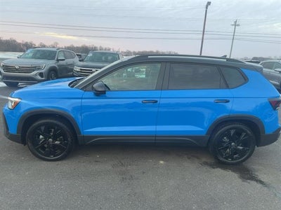 2025 Volkswagen Taos SE Black FWD