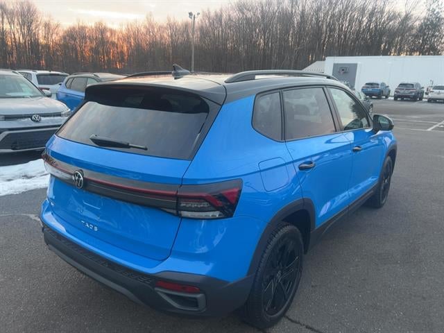 2025 Volkswagen Taos SE Black FWD