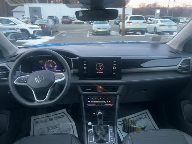 2025 Volkswagen Taos SE Black FWD