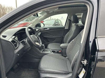 2025 Volkswagen Taos SE Black