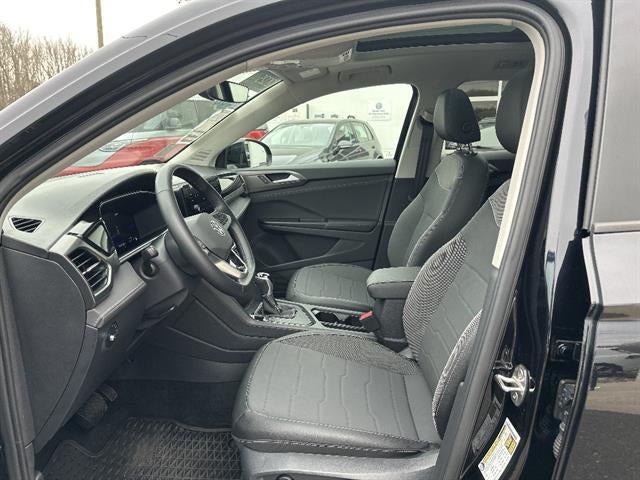 2025 Volkswagen Taos SE Black