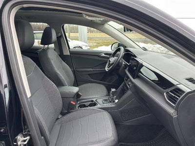 2025 Volkswagen Taos SE Black