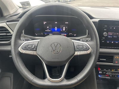 2025 Volkswagen Taos SE Black