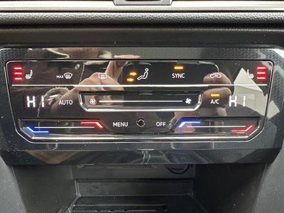 2025 Volkswagen Taos SE Black