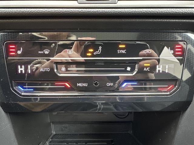 2025 Volkswagen Taos SE Black