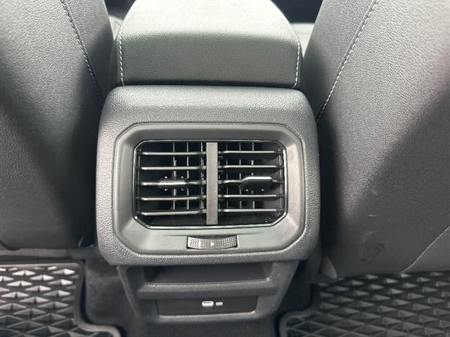 2025 Volkswagen Taos SE Black