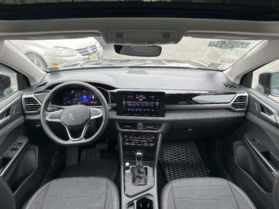 2025 Volkswagen Taos SE Black