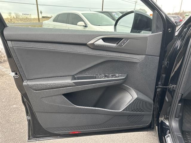 2025 Volkswagen Taos SE Black