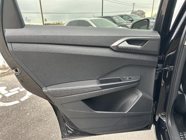 2025 Volkswagen Taos SE Black