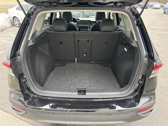 2025 Volkswagen Taos SE Black