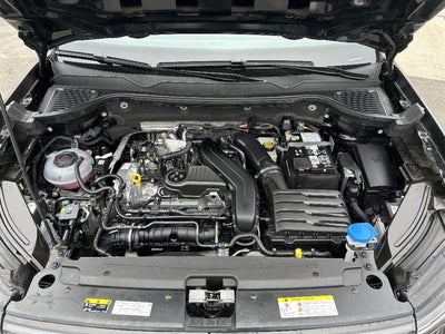 2025 Volkswagen Taos SE Black