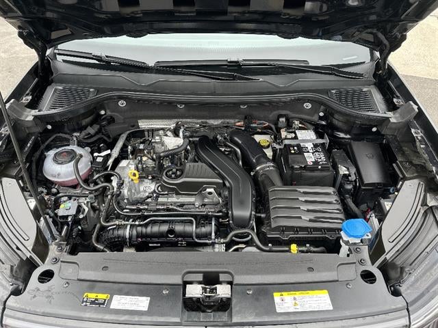 2025 Volkswagen Taos SE Black