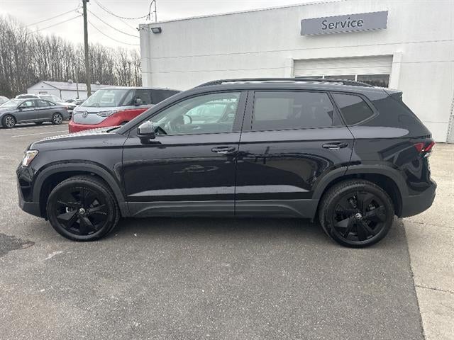 2025 Volkswagen Taos SE Black