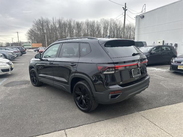 2025 Volkswagen Taos SE Black