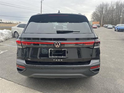2025 Volkswagen Taos SE Black