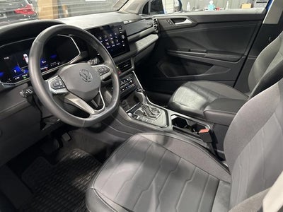 2025 Volkswagen Taos SE Black