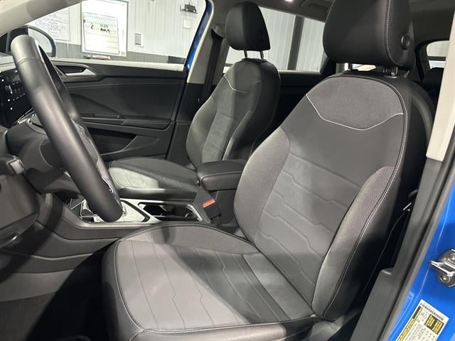 2025 Volkswagen Taos SE Black