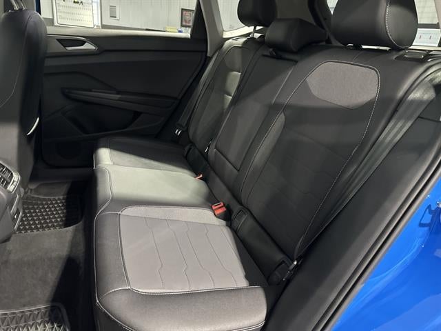 2025 Volkswagen Taos SE Black