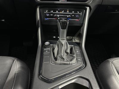 2025 Volkswagen Taos SE Black