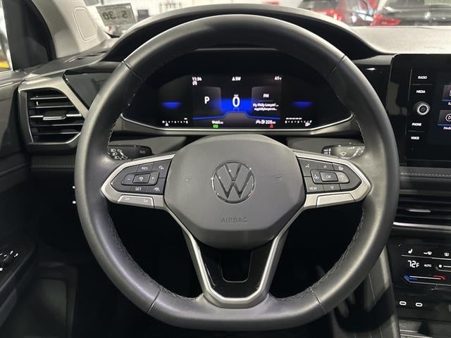 2025 Volkswagen Taos SE Black