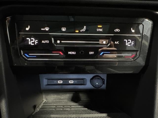 2025 Volkswagen Taos SE Black