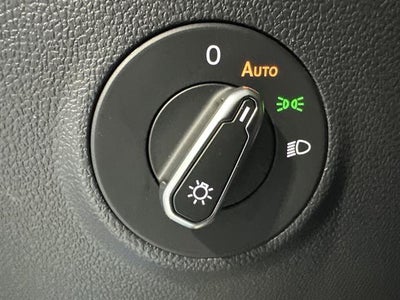 2025 Volkswagen Taos SE Black