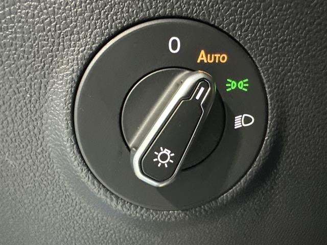 2025 Volkswagen Taos SE Black