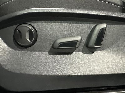 2025 Volkswagen Taos SE Black