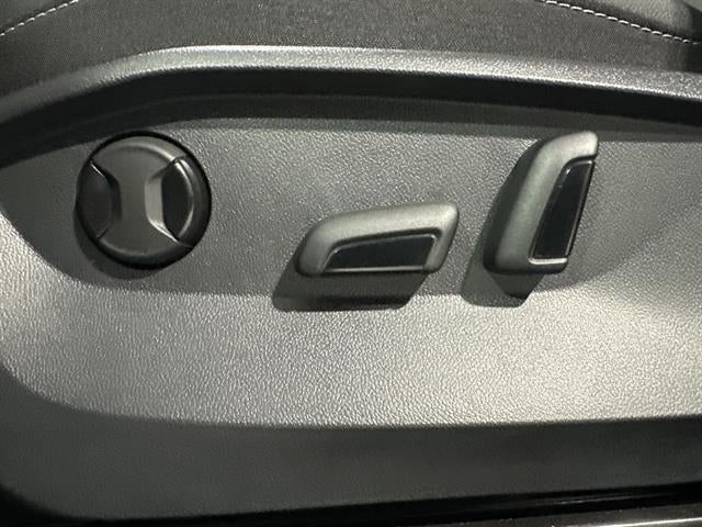 2025 Volkswagen Taos SE Black