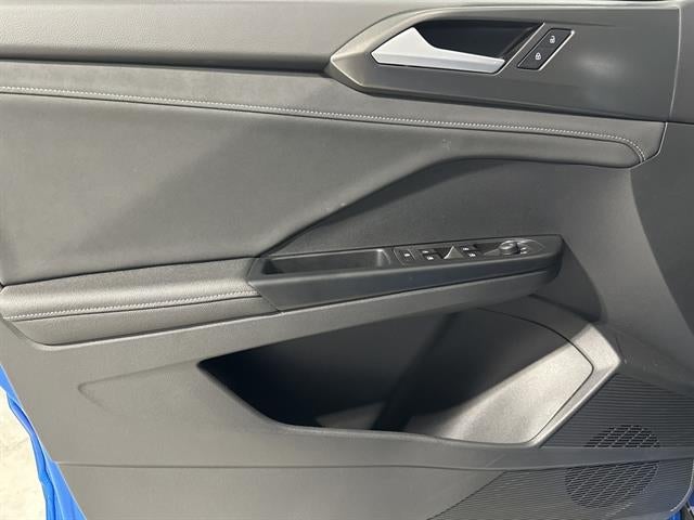 2025 Volkswagen Taos SE Black