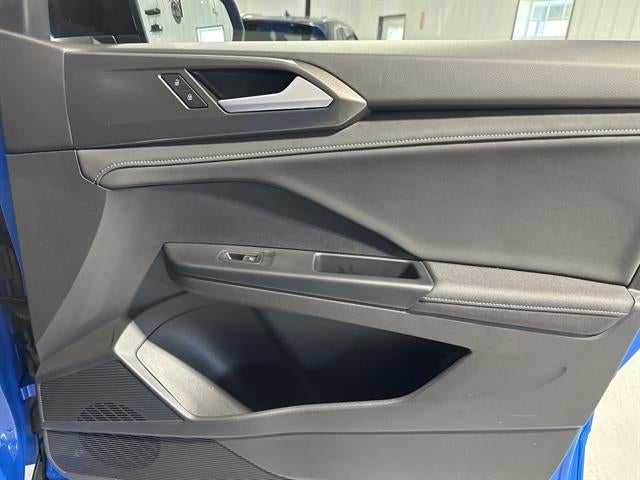 2025 Volkswagen Taos SE Black