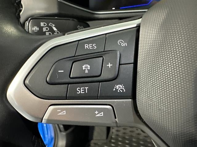 2025 Volkswagen Taos SE Black