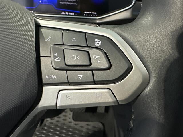 2025 Volkswagen Taos SE Black