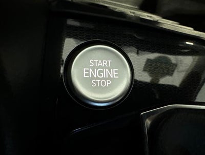 2025 Volkswagen Taos SE Black