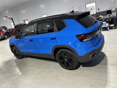 2025 Volkswagen Taos SE Black