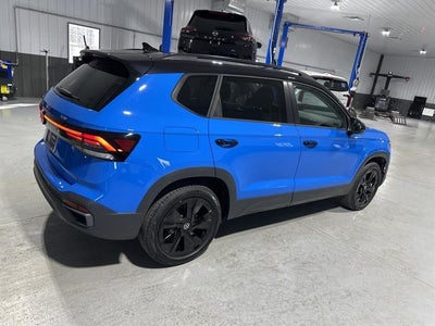 2025 Volkswagen Taos SE Black