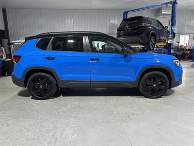 2025 Volkswagen Taos SE Black