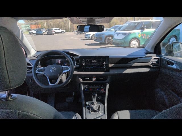 2026 Volkswagen Taos SE Black FWD