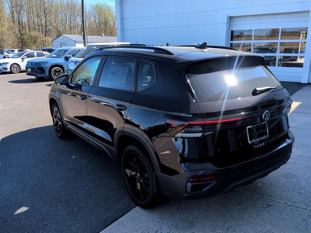 2026 Volkswagen Taos SE Black FWD